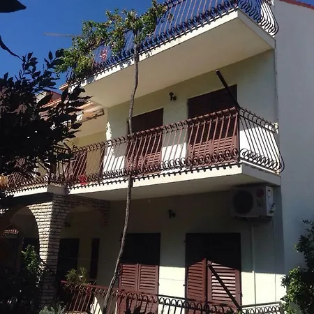Apartment Big 4-bedroom Perica, Podstrana